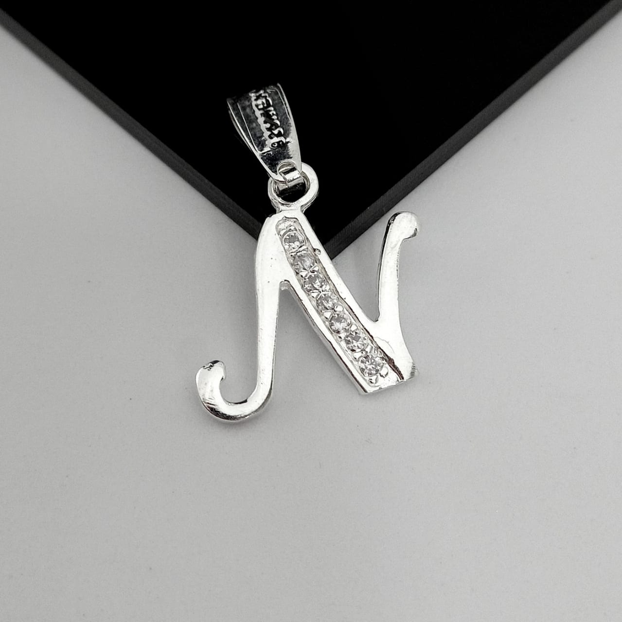 #D116 - Dije De Letra Con Zirconia De Plata - B09/1.5