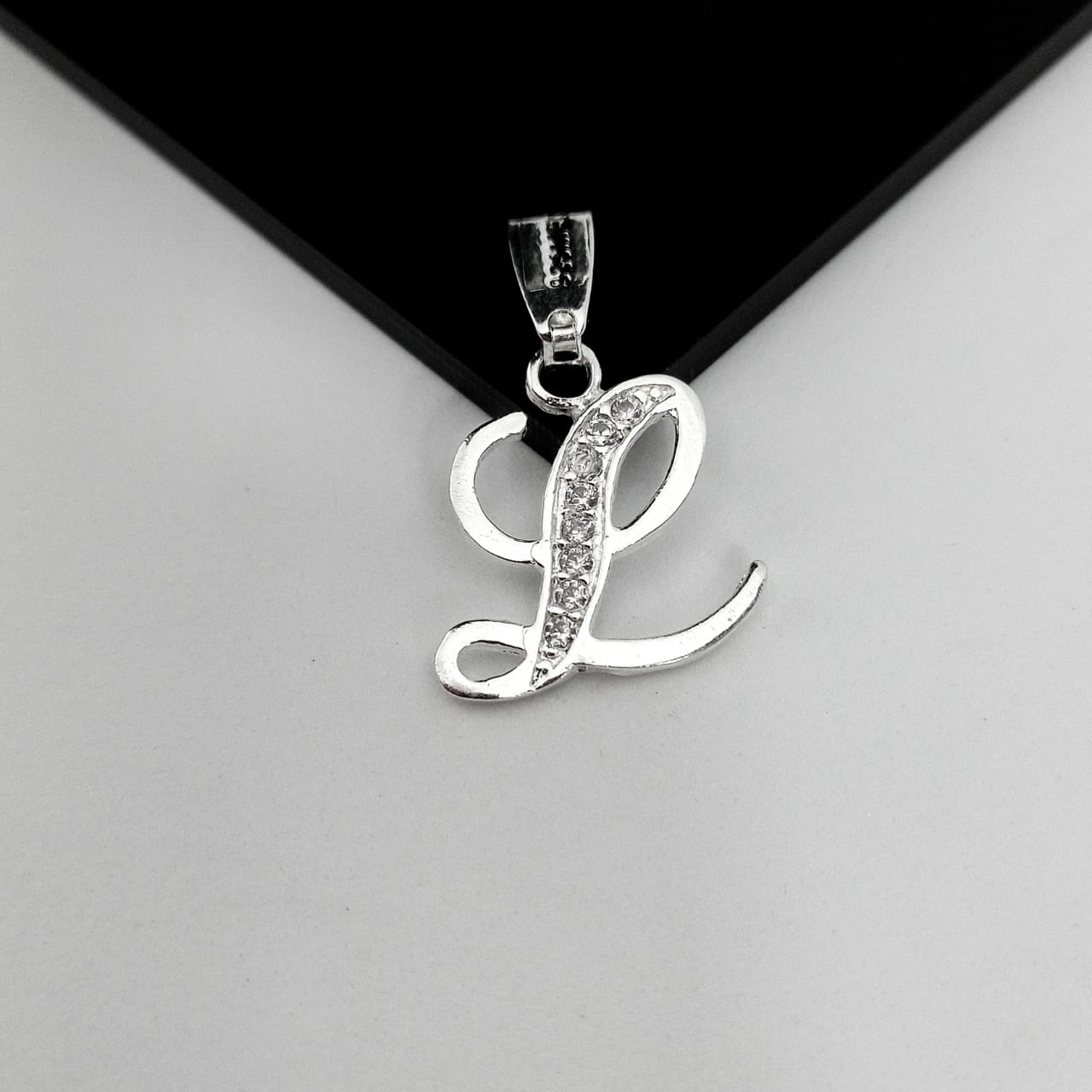 #D116 - Dije De Letra Con Zirconia De Plata - B09/1.5