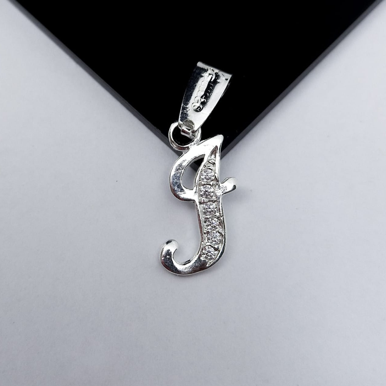 #D116 - Dije De Letra Con Zirconia De Plata - B09/1.5