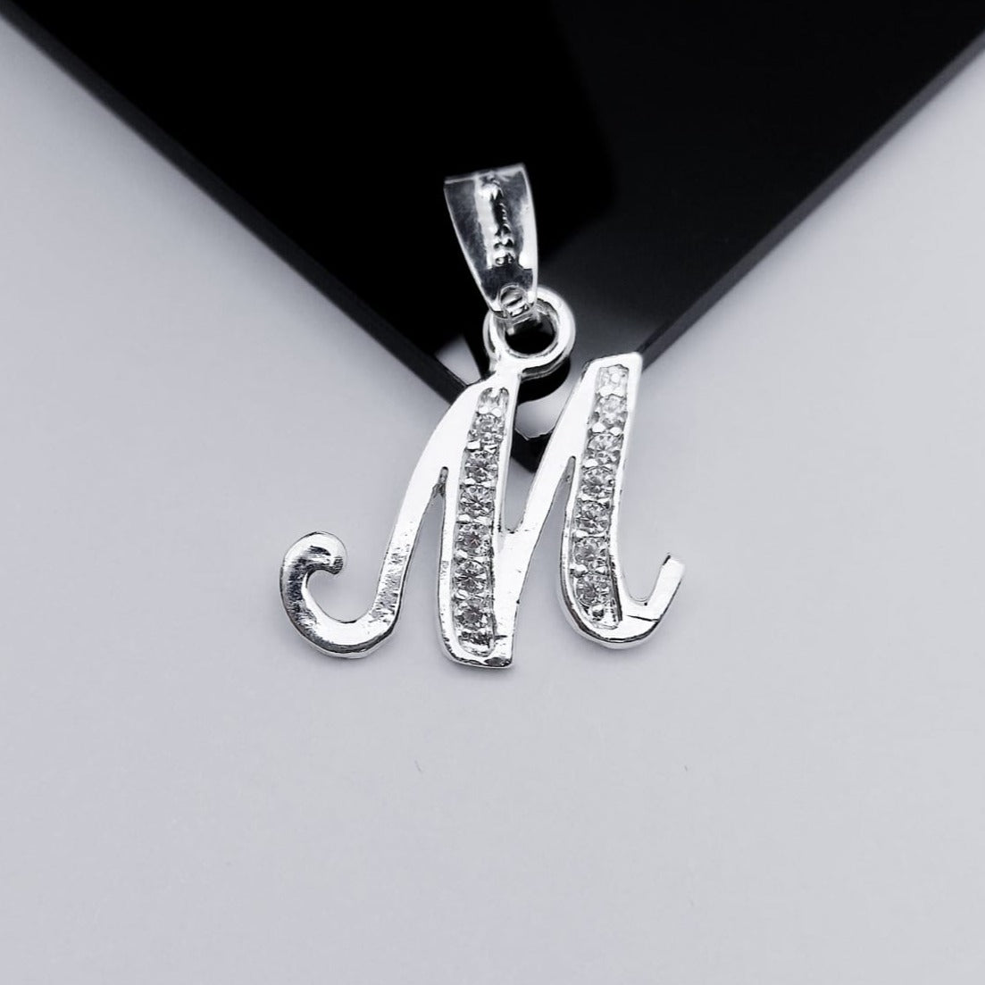 #D116 - Dije De Letra Con Zirconia De Plata - B09/1.5