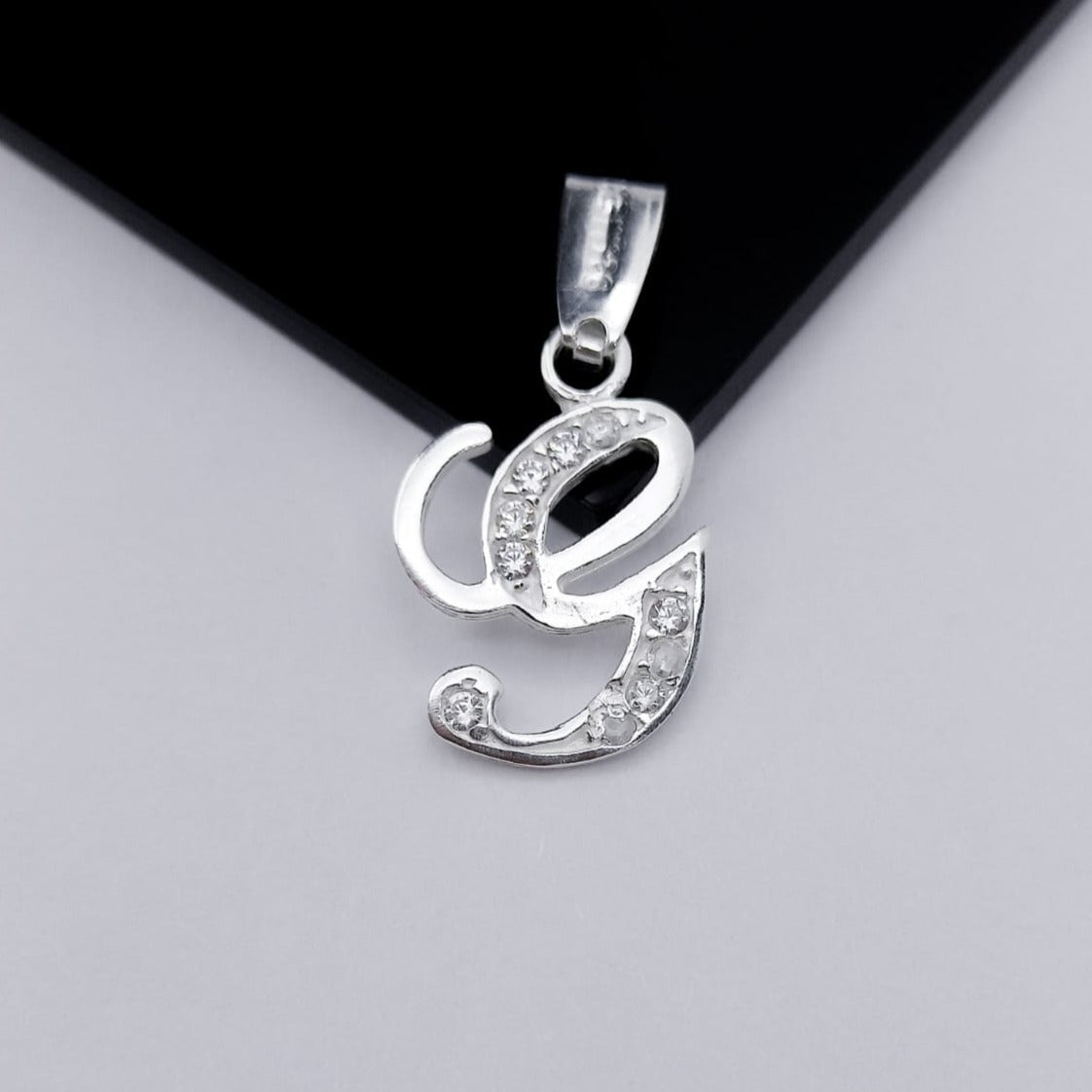 #D116 - Dije De Letra Con Zirconia De Plata - B09/1.5