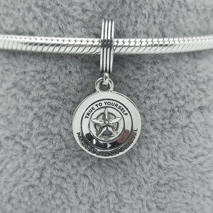 #PAN142 - Charm De Escudo De Capitán América Plata - B11/2.5