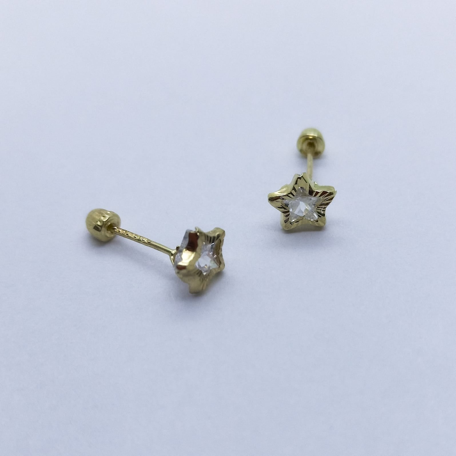 #B10153 - Broquel Bisel Estrella Diamantado De Oro 10k